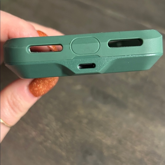 Green Battery Case for iPhone 13/13 Pro & 14/14 Pro - Picture 5 of 6